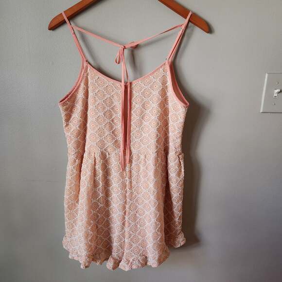 Entro Peach Pink Strappy Tie Back Crochet Lace Ruffle Romper - Picture 4 of 9